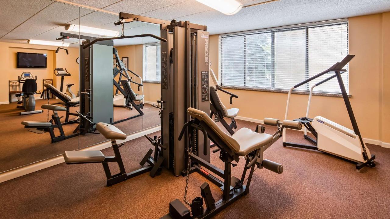 Western East Towne Hotel 3*