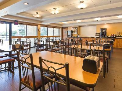 Western East Towne Hotel 3*