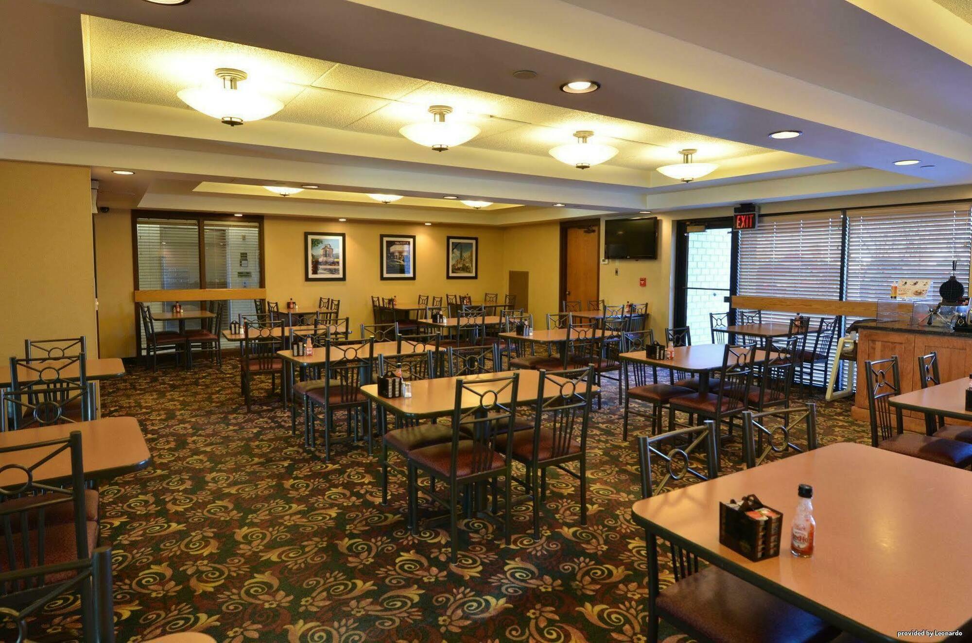 Western East Towne Hotel 3*