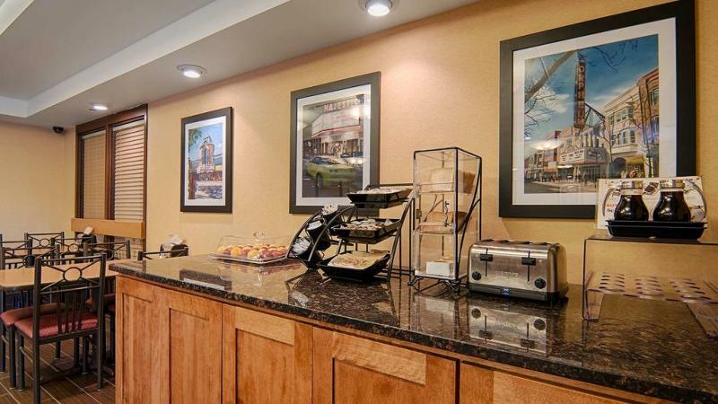 Western East Towne Hotel 3*
